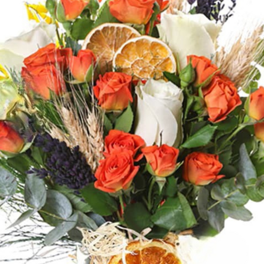 Amber Muse – Cam Vazoda Turuncu ve Beyaz Güller