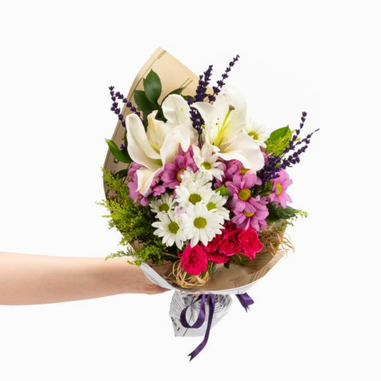 Paper Bloom – Gazete Bukette Lilyum ve Papatya