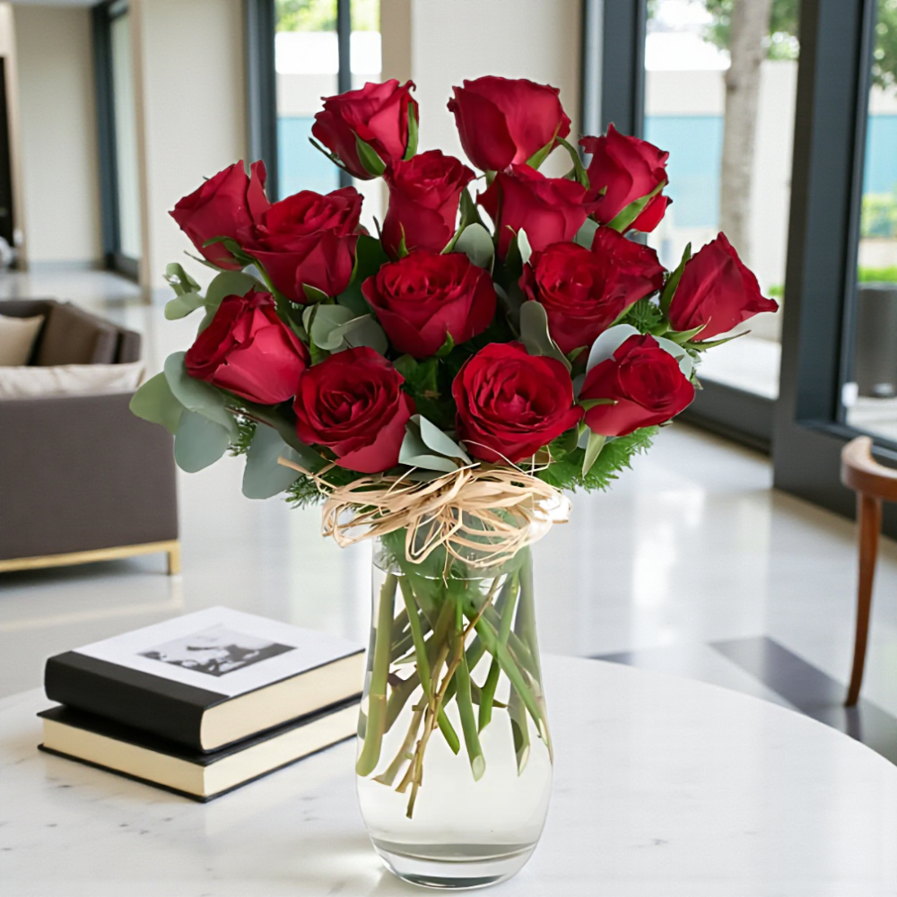 Vazoda 15'li Kırmızı Gül