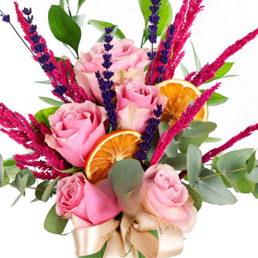 Rosy Grace – Yeşil Vazoda Pembe Güller