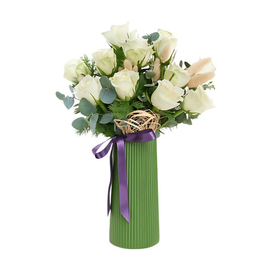 Pure Touch – Yeşil Vazoda 12 Beyaz Gül