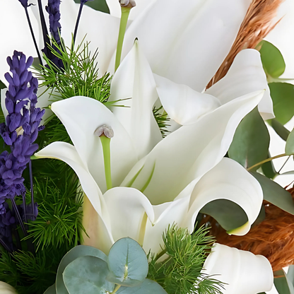 Lily White – Yeşil Vazoda Beyaz Lilyumlar