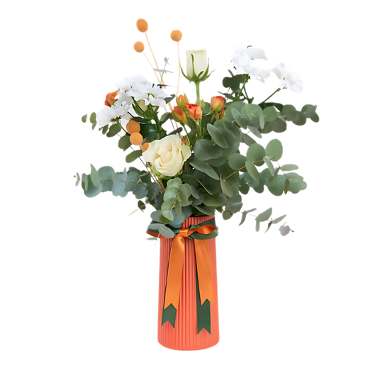 Tangerine Grace – Turuncu Vazoda Çardak ve Beyaz Güller