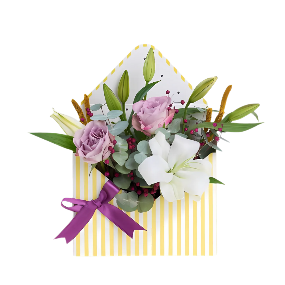 Soft Elegance – Sarı Zarf Kutuda Lilyum ve Lila Gül