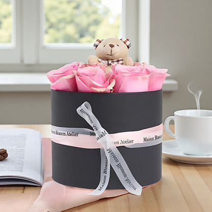 Pink Gift – Siyah Kutuda Pembe Gül ve Ayıcık Anahtarlık