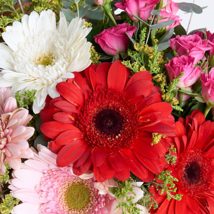 Kahve Kağıtta Gerberalar ve Pembe Gül Buketi - Rosentra | Premium Flowers