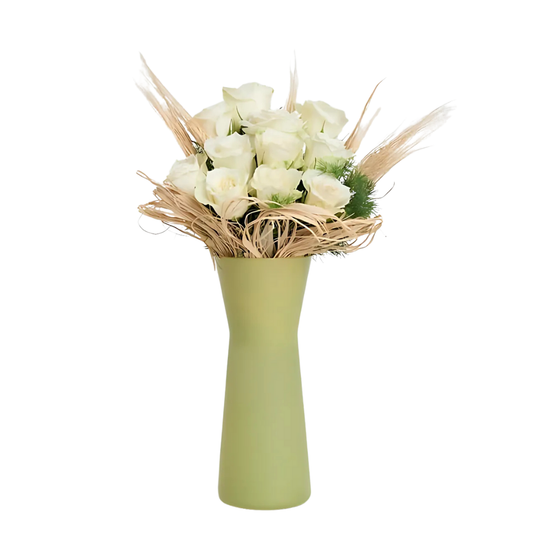 Yeşil Cam Vazoda 11 Beyaz Gül - Rosentra | Premium Flowers