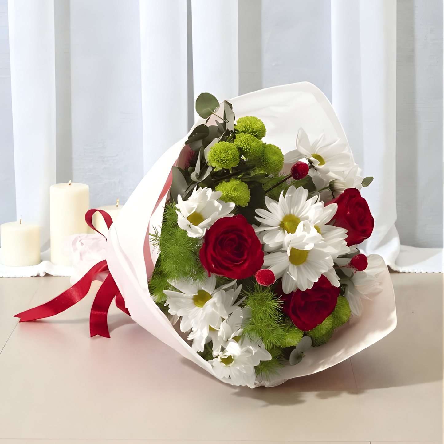 Warm Contrast – Krem Bukette Kırmızı Gül ve Papatya