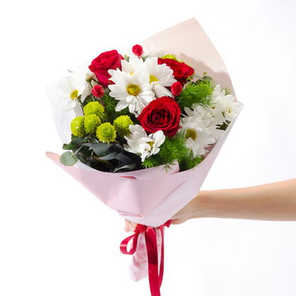 Warm Contrast – Krem Bukette Kırmızı Gül ve Papatya