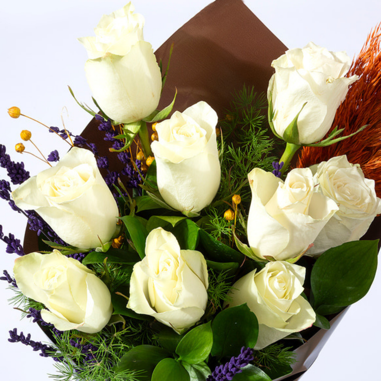 Pure Nature – Yeşil Kahve Bukette Beyaz Gül ve Lavanta
