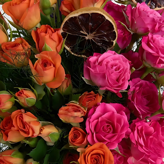 Sunset Melody – Vazoda Turuncu ve Pembe Çardak Güller