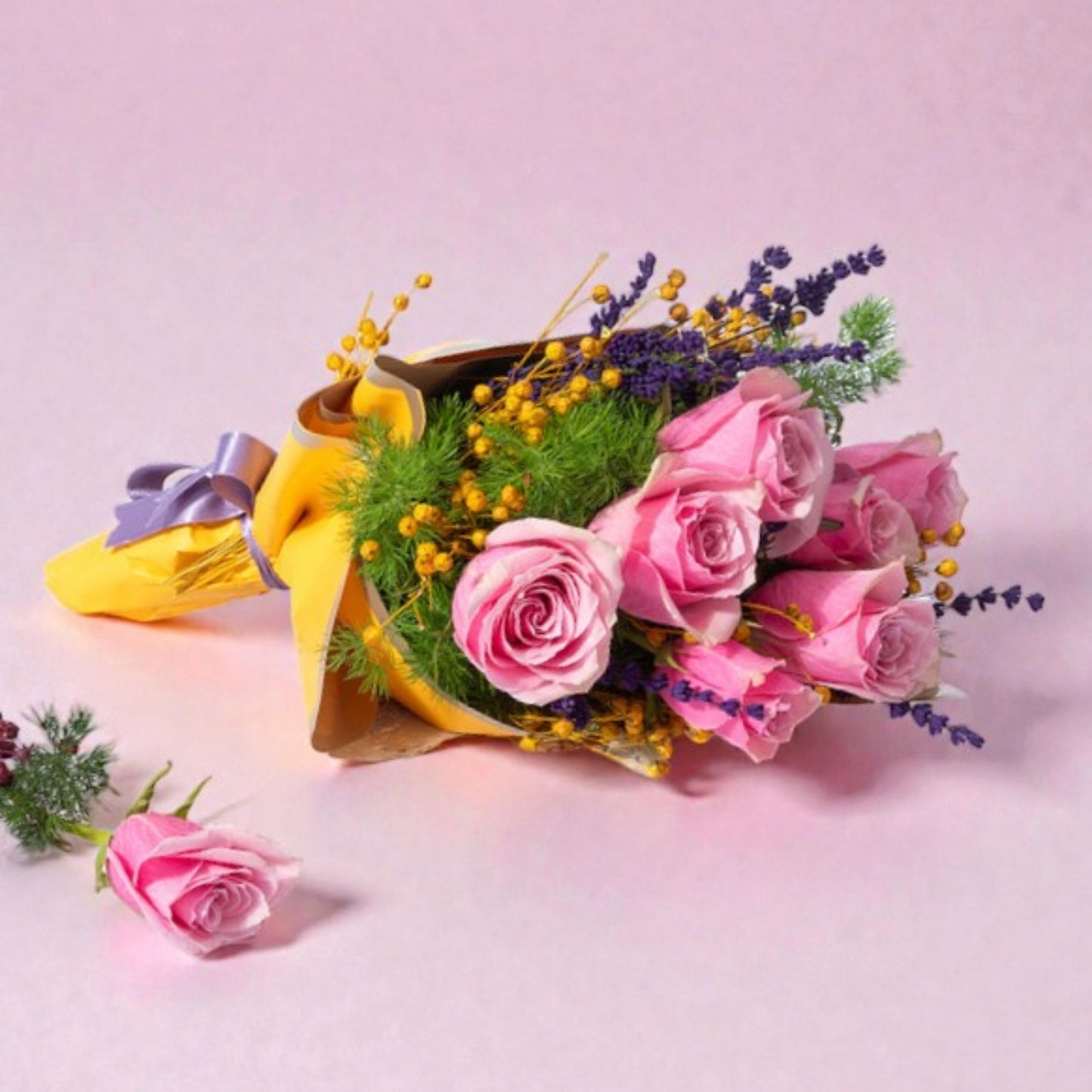 Sunny Blush – Sarı Bukette Pembe Gül ve Lavanta