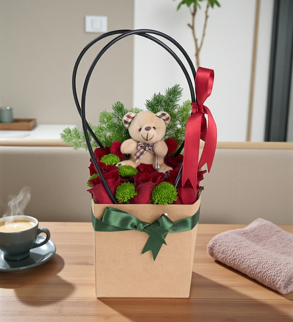 Red Bear – Kraft Çantada Kırmızı Gül ve Ayıcık Anahtarlık