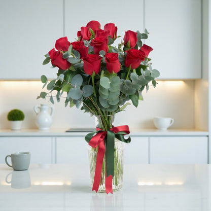 Premium Cam Vazoda 15 Kırmızı Gül